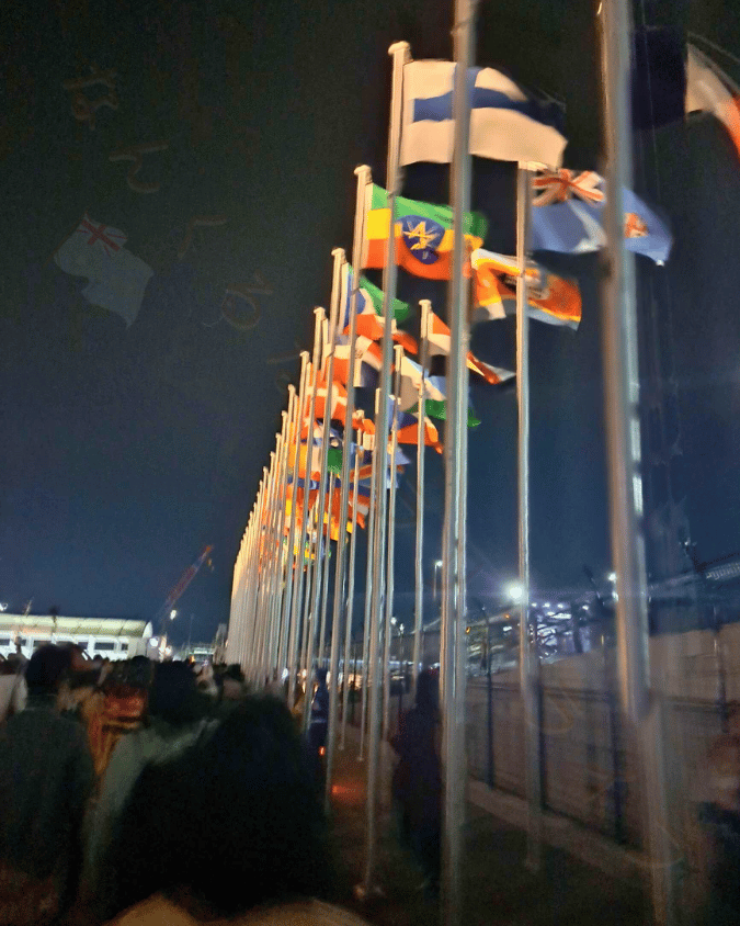 大阪万博 ゲートの外