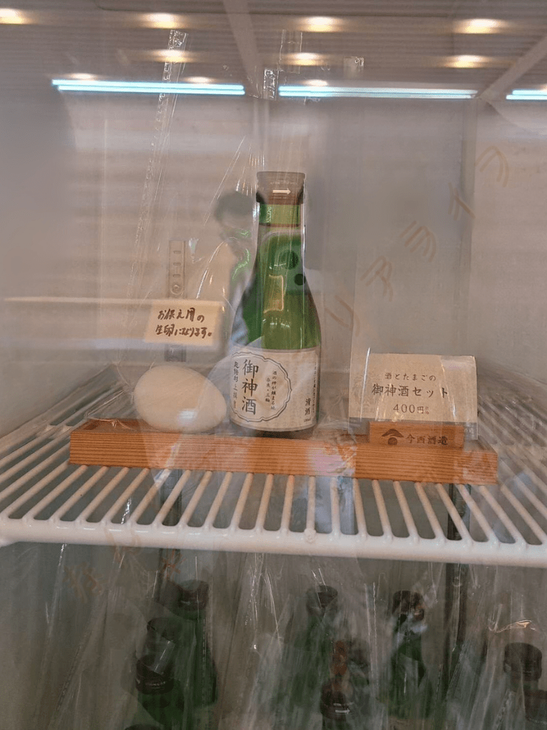大神神社 卵とお酒の供え物